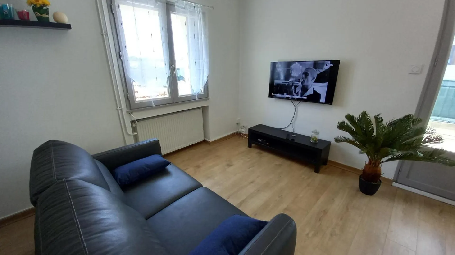 Appartement T3 En Duplex Proche Gare Sncf Avec Parking A Montelimar 0*,  France