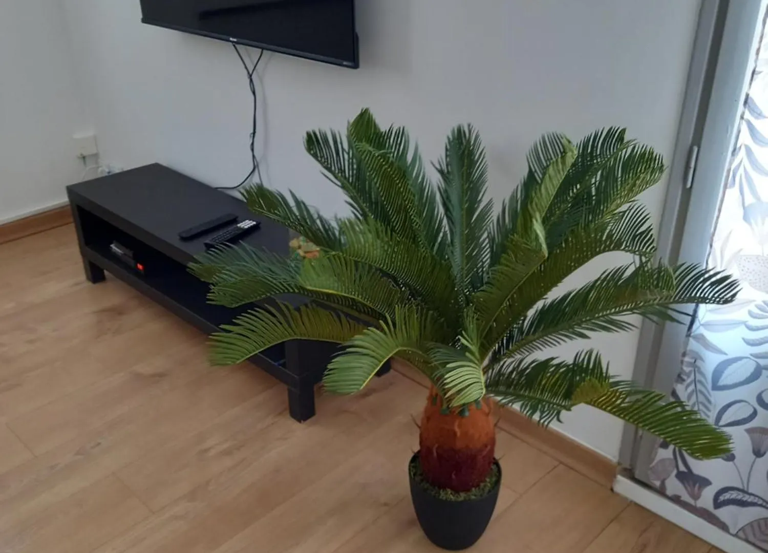 Appartement T3 En Duplex Proche Gare Sncf Avec Parking A Montelimar 0*,